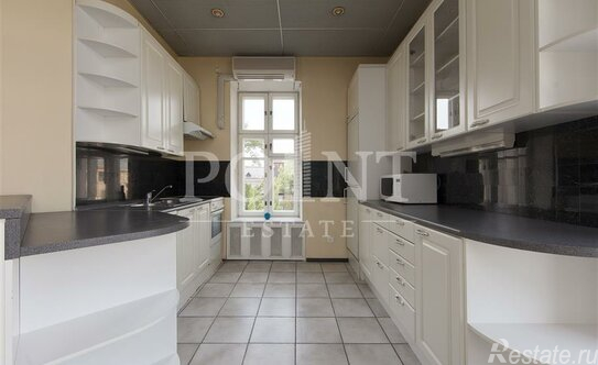 Продажа 5-комн квартиры на вторичном рынке улица Жуковского,  д. 5