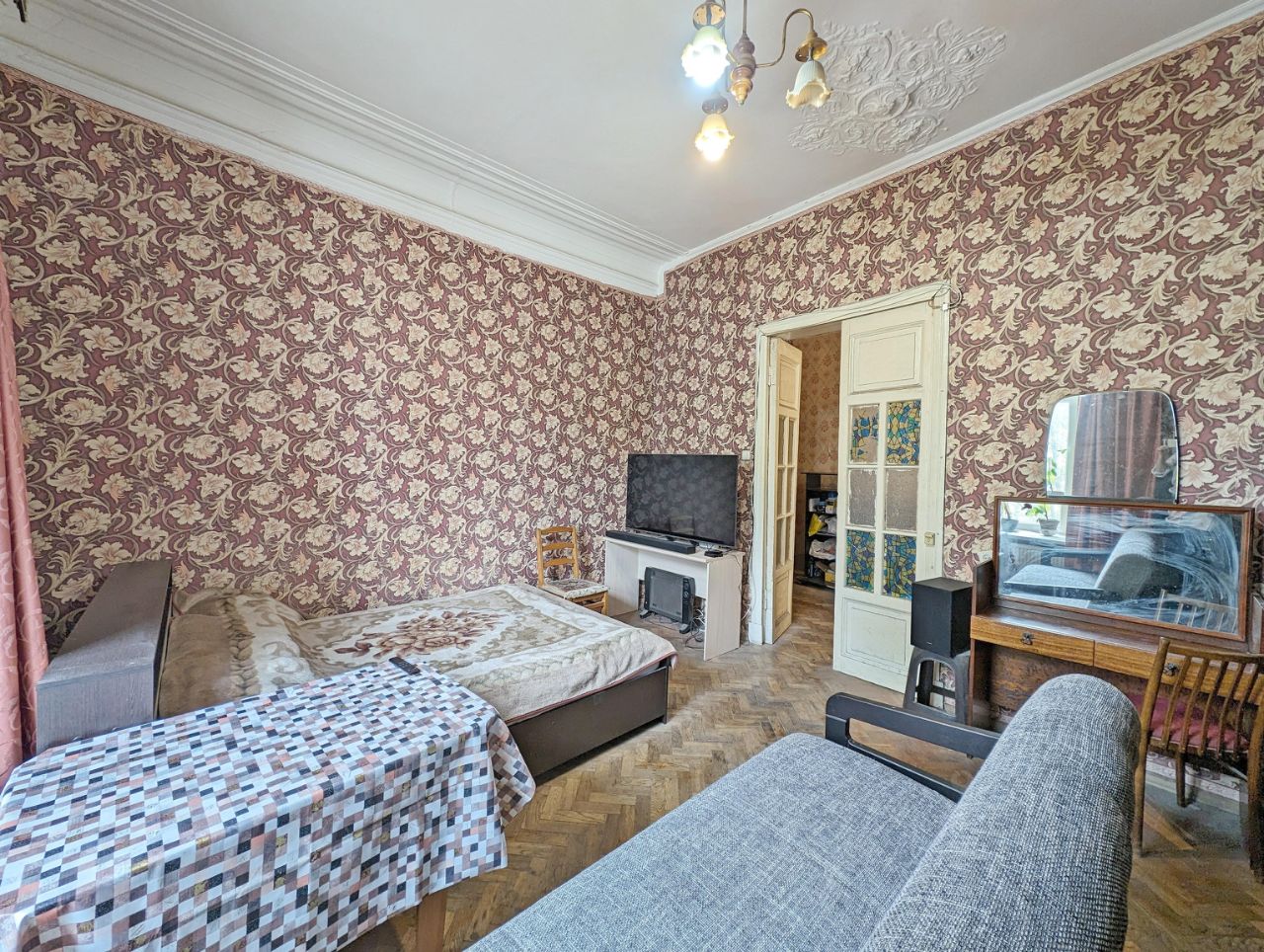 Продажа 3-комн квартиры на вторичном рынке Невский проспект, 105