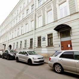 Продажа 2-комн квартиры на вторичном рынке Графский пер,  д. 3