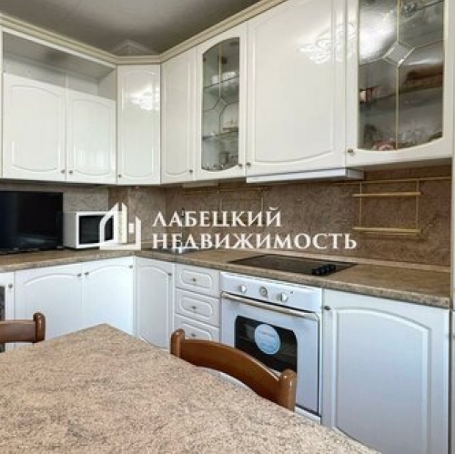 3-комн квартира Кингисепп, ул Химиков,  д. 7б