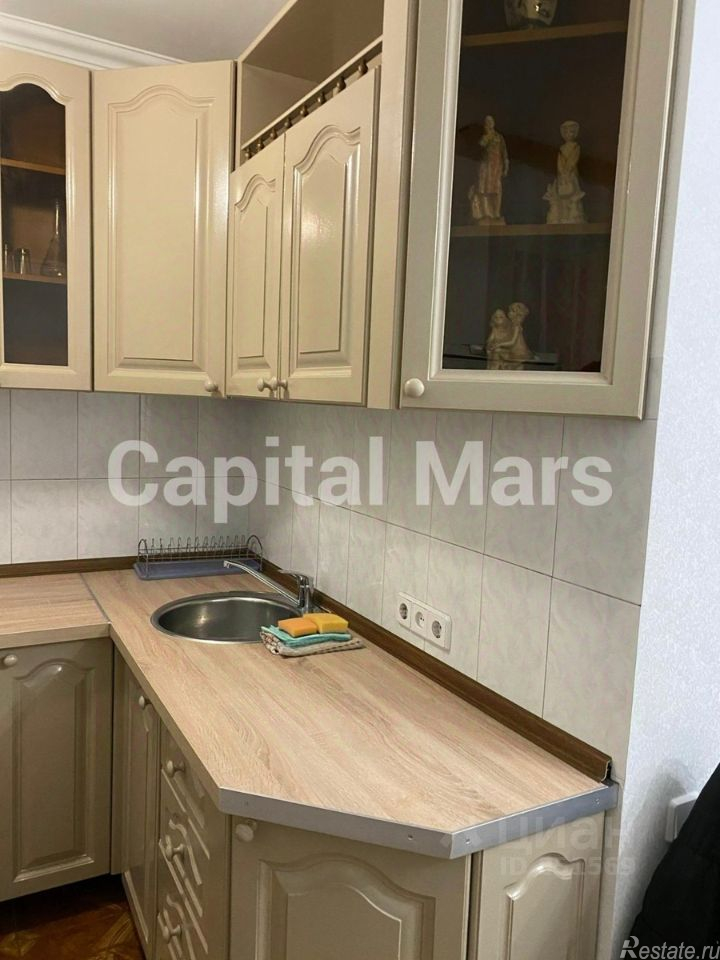 Аренда 3-комн квартиры на вторичном рынке Стрельбищенский пер,  д. 29А