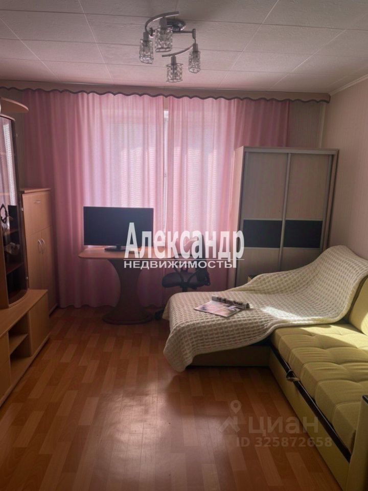 Продажа 6-комн квартиры на вторичном рынке улица Беринга, 32К2