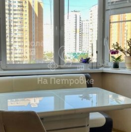 Продажа 3-комн квартиры на вторичном рынке пр-кт Защитников Москвы,  д. 10