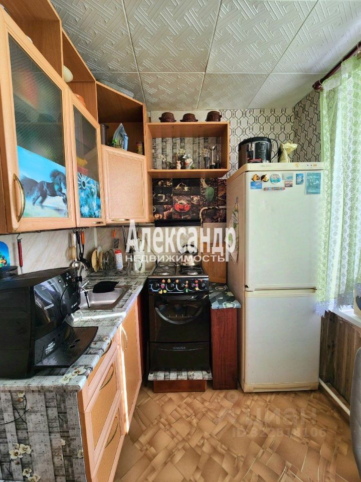 Продажа 3-комн квартиры на вторичном рынке Кириши, улица Мира, 10