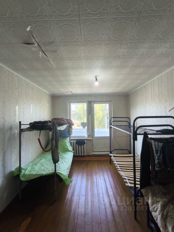 Продажа 2-комн квартиры на вторичном рынке пос. Нарынка, улица Королева, 6