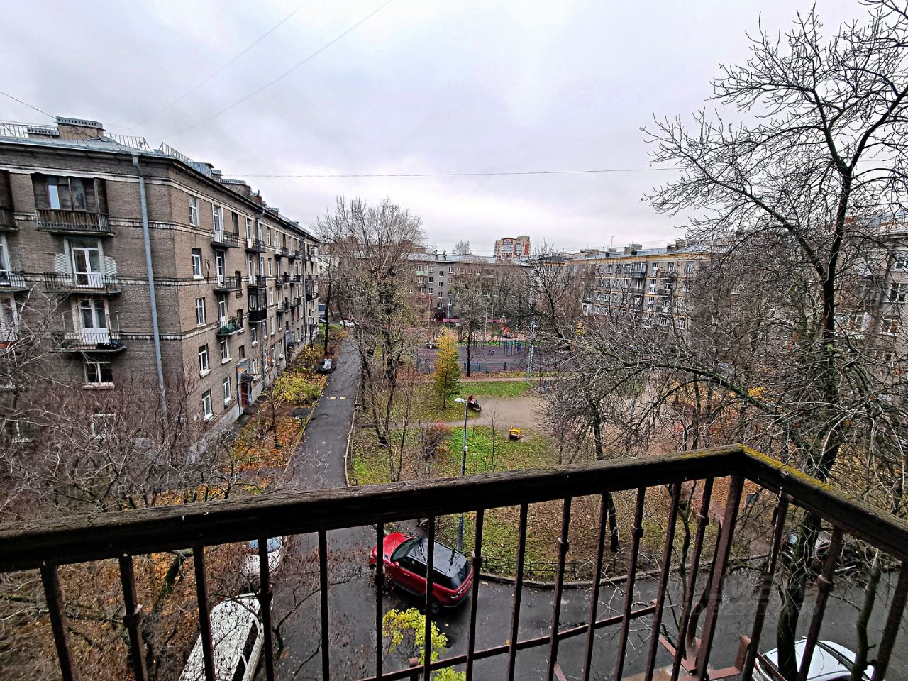 Продажа 2-комн квартиры на вторичном рынке улица Возрождения, 7/25