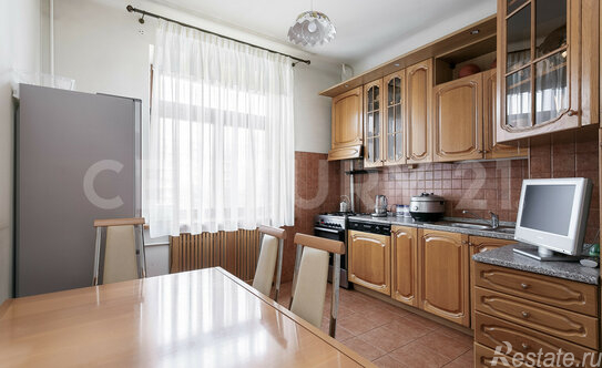 Продажа 3-комн квартиры на вторичном рынке ул Платовская,  д. 4