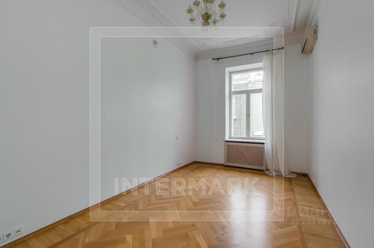 Продажа 4-комн квартиры на вторичном рынке улица Знаменка, 13С1