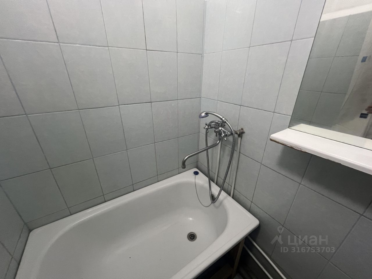 Продажа 1-комн квартиры на вторичном рынке Большая Ижора пгт, Приморское шоссе, 11