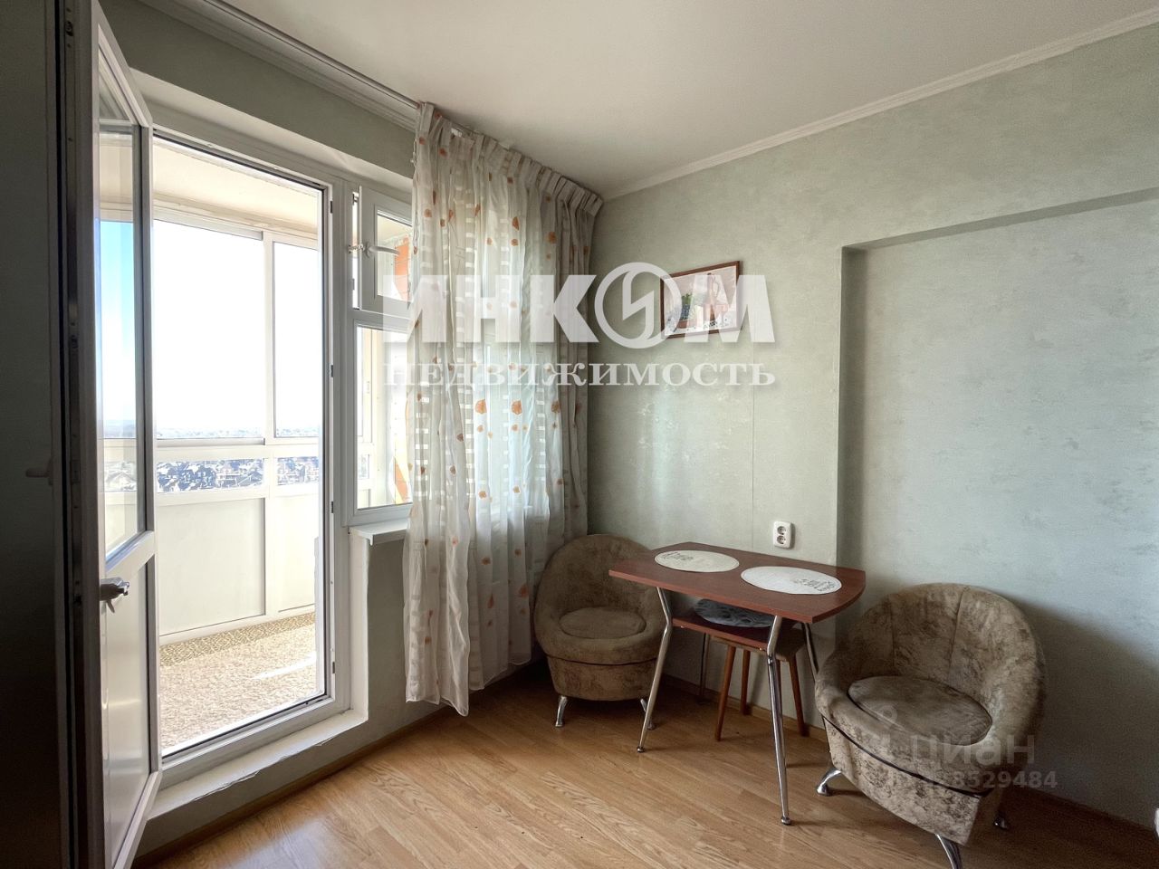 Продажа 2-комн квартиры на вторичном рынке улица Александры Монаховой, 97