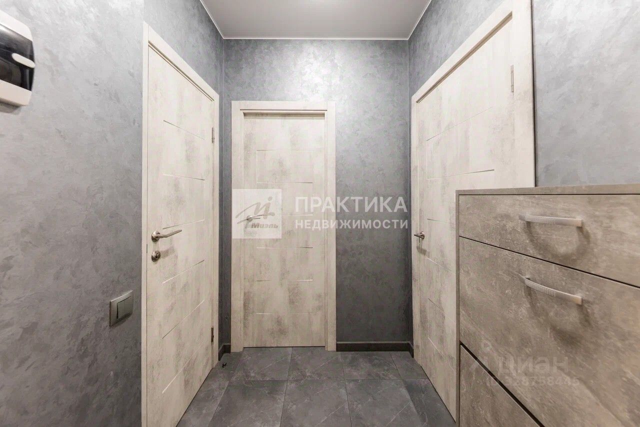Продажа 1-комн квартиры на вторичном рынке Новогорск мкр, улица Ивановская,  д. 3к1