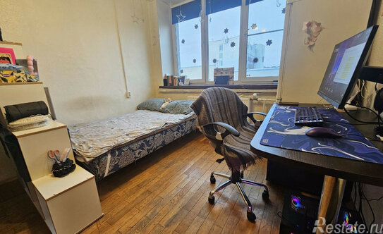 Продажа 3-комн квартиры на вторичном рынке 26-27-я линии В.О.,  д. 8