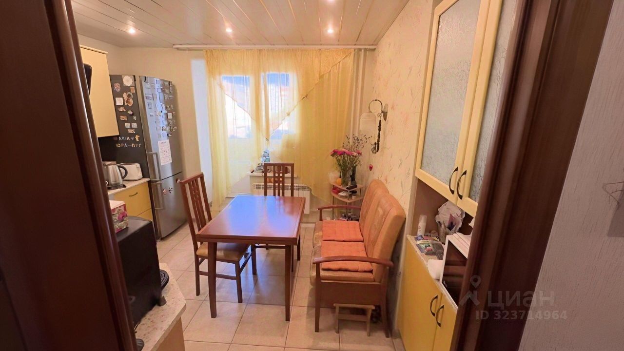 Продажа 3-комн квартиры на вторичном рынке пос. Стрельна, Львовская улица, 27к2