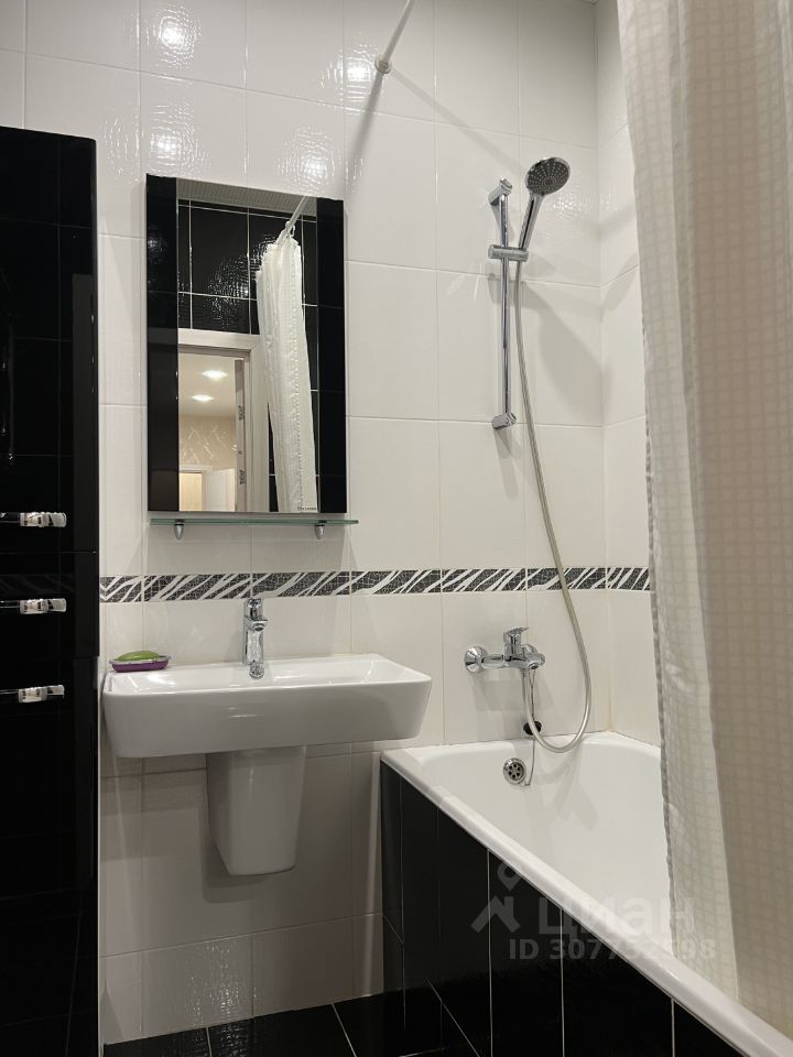 Аренда 2-комн квартиры на вторичном рынке Одинцово, улица Сколковская, 1Б