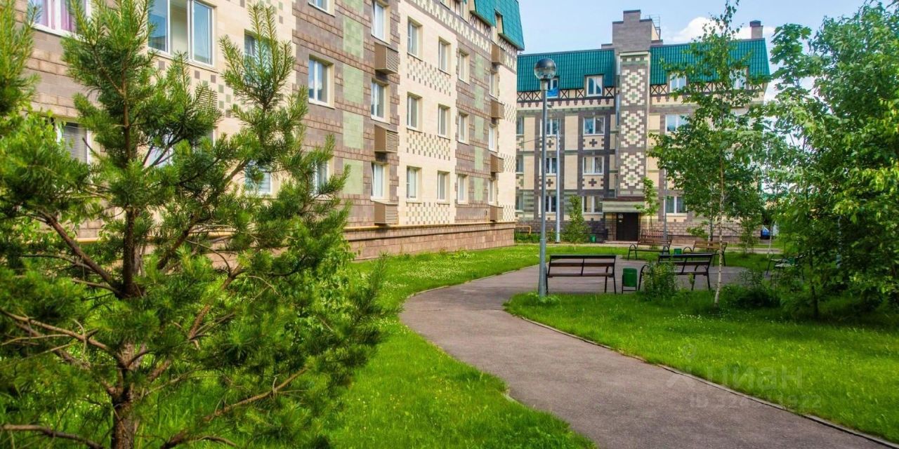 Продажа 2-комн квартиры на вторичном рынке МЖК Изумрудная Долина тер., д. Солманово, улица Триумфальная, 25