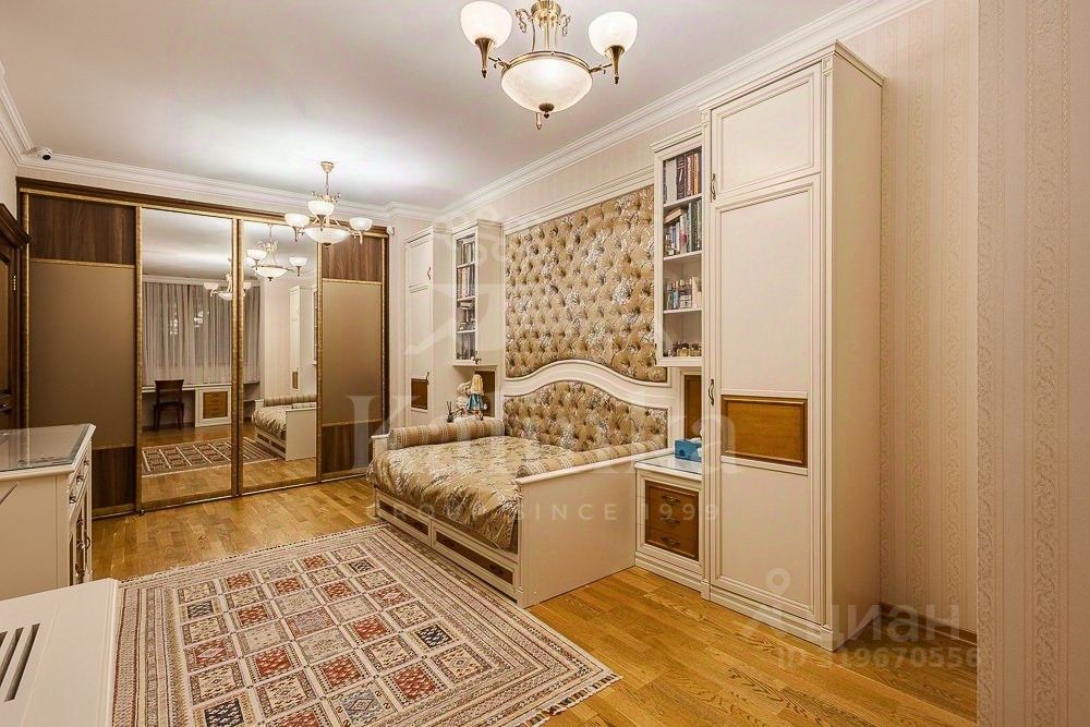 Продажа 4-комн квартиры на вторичном рынке Ломоносовский проспект, 25к1