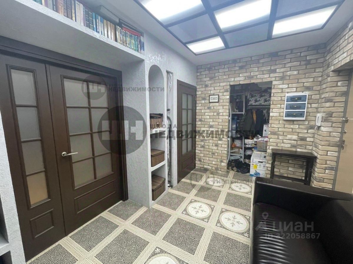 Продажа 2-комн квартиры на вторичном рынке проспект Александровской фермы, 8