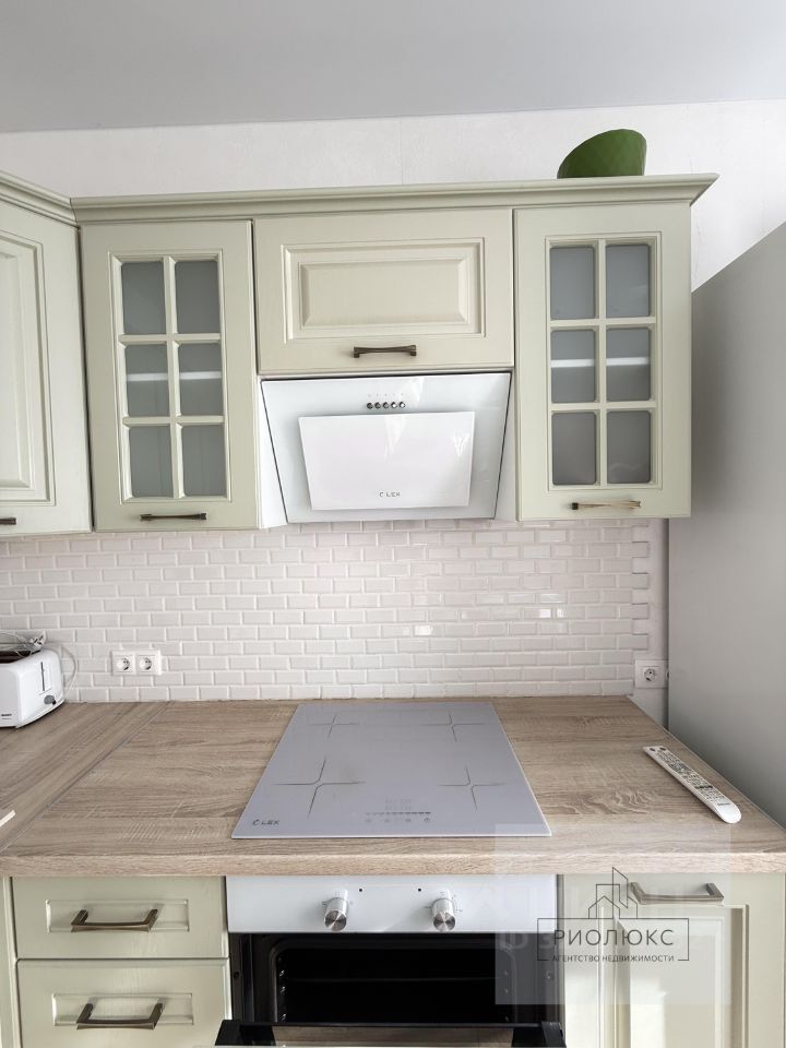 Аренда 2-комн квартиры на вторичном рынке улица Чароитовая, 1к2