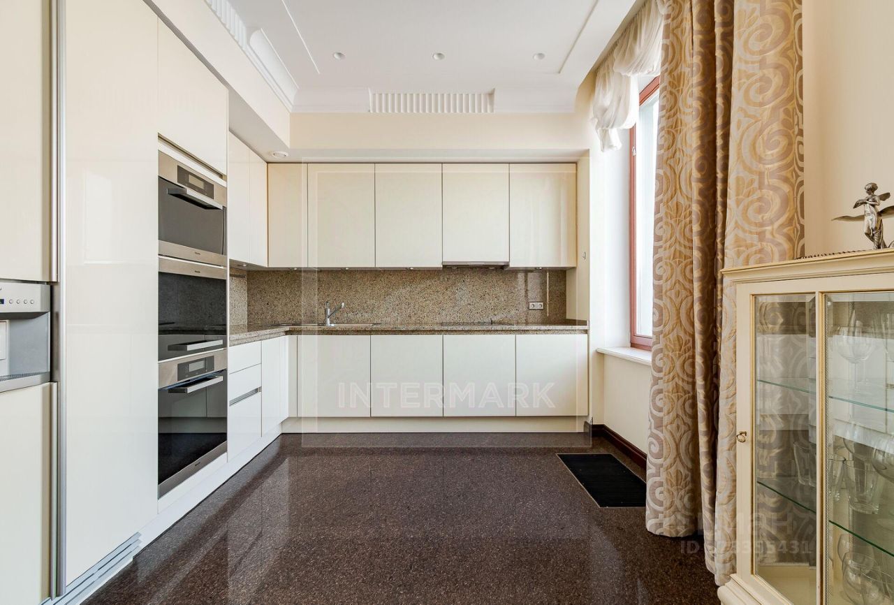 Аренда 4-комн квартиры на вторичном рынке улица Остоженка, 27К2