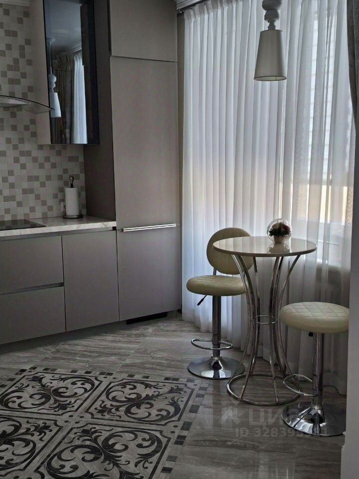 Продажа 2-комн квартиры на вторичном рынке улица Маршала Казакова, 58