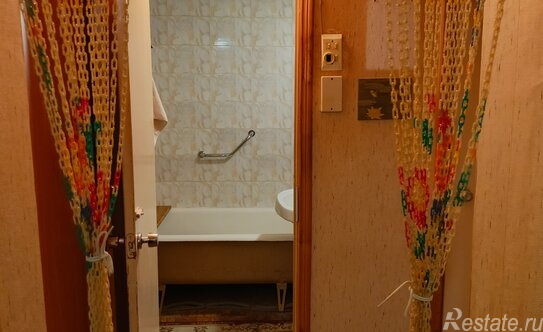 Продажа 2-комн квартиры на вторичном рынке улица Раменки,  д. 25 к2