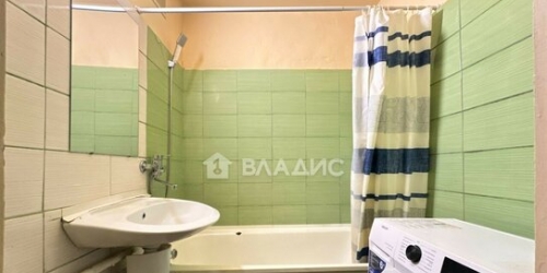 3-комн квартира улица Грина,  д. 15