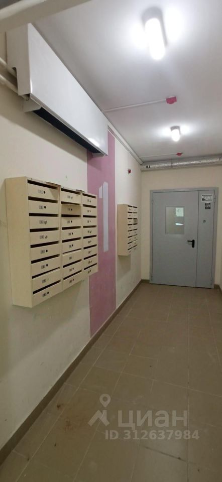 Продажа 1-комн квартиры на вторичном рынке д. Островцы, улица Летчика Волчкова, 1