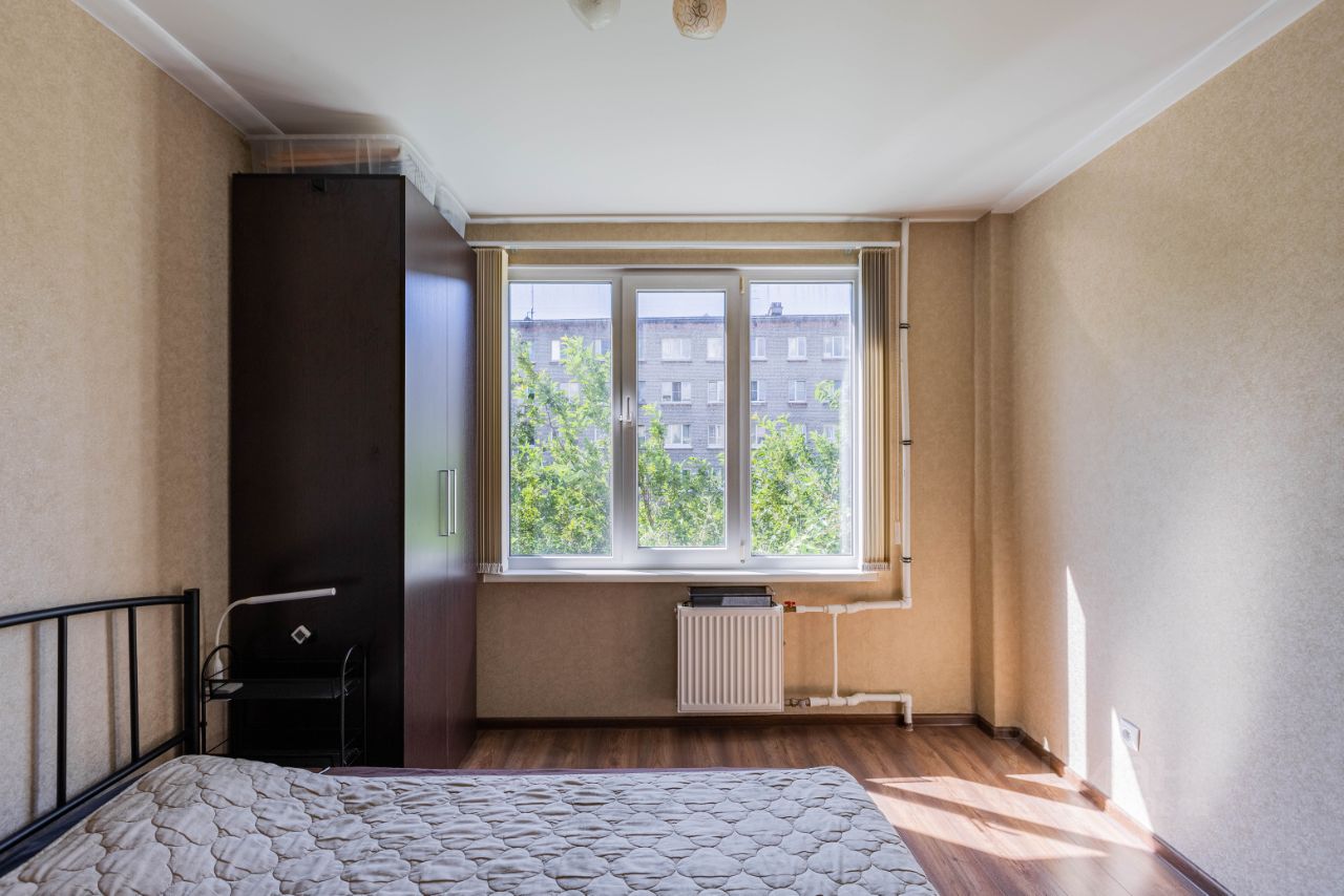 Продажа 2-комн квартиры на вторичном рынке Бухарестская улица, 21