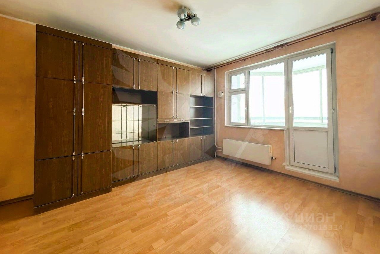 Продажа 2-комн квартиры на вторичном рынке улица Дмитриевского, 9