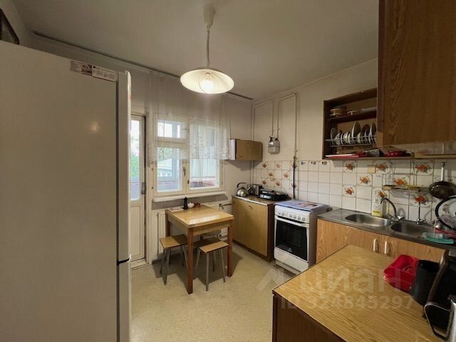 Продажа 3-комн квартиры на вторичном рынке Южный мкр, улица Аэропортовская, 7