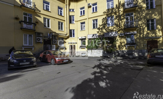 Продажа 2-комн квартиры на вторичном рынке Конюшенная улица,  д. 39