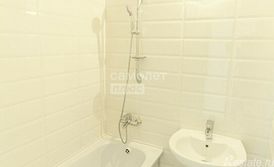 Продажа 1-комн квартиры на вторичном рынке Базовская улица,  д. 24Б