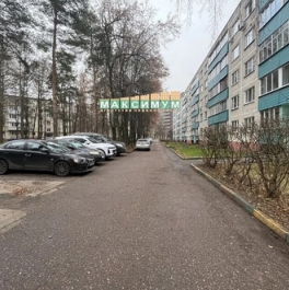 Продажа 2-комн квартиры на вторичном рынке Авиационный, ул Жуковского,  д. 1