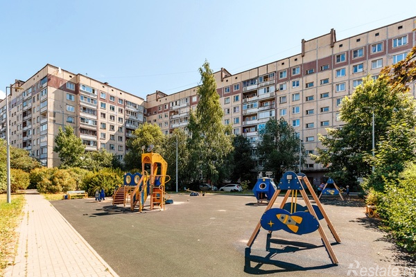 Продажа 2-комн квартиры на вторичном рынке Пражская ул,  д. 3