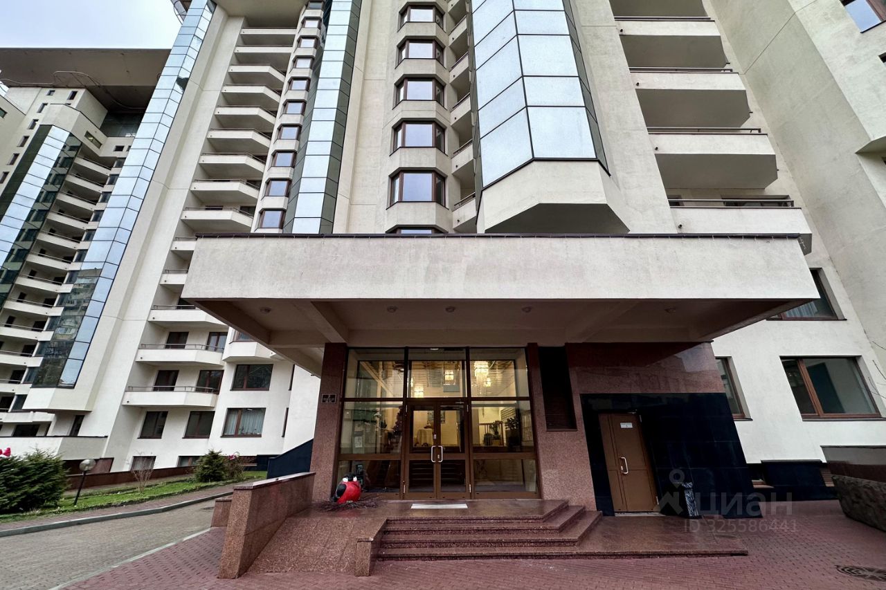 Продажа 3-комн квартиры на вторичном рынке улица Архитектора Власова, 6