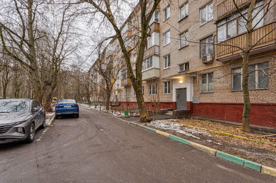 Продажа 2-комн квартиры на вторичном рынке 16-я Парковая улица,  д. 2