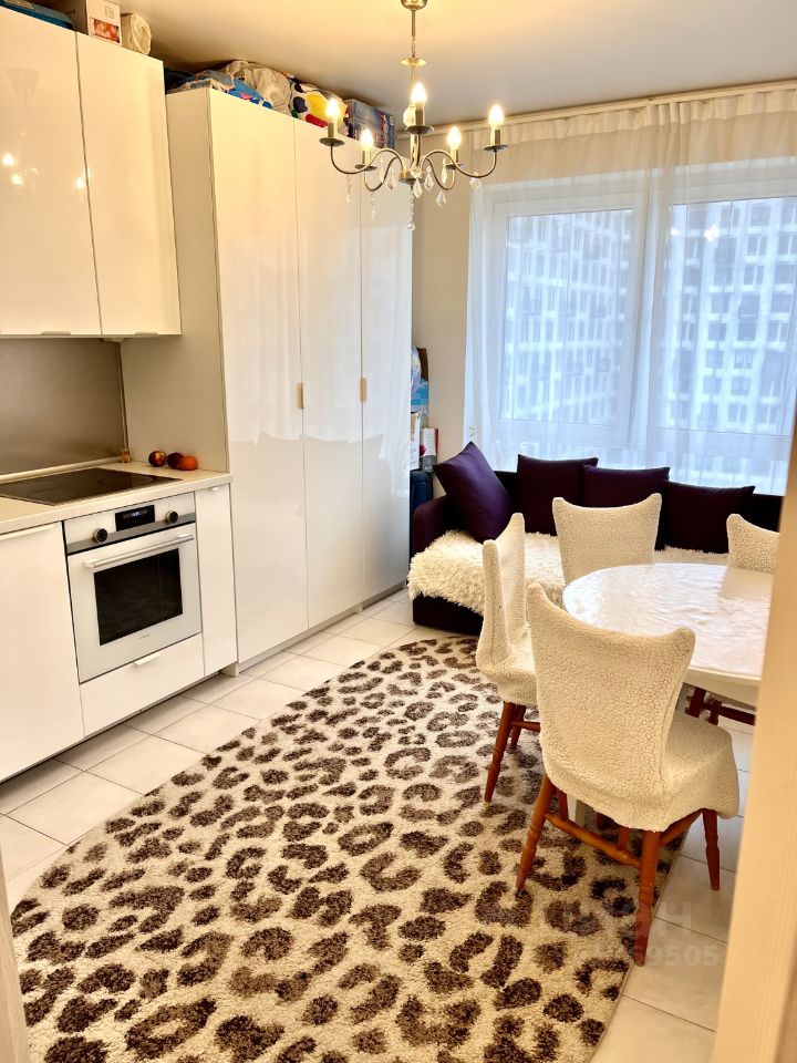 Продажа 3-комн квартиры на вторичном рынке Боровское шоссе, 2к4