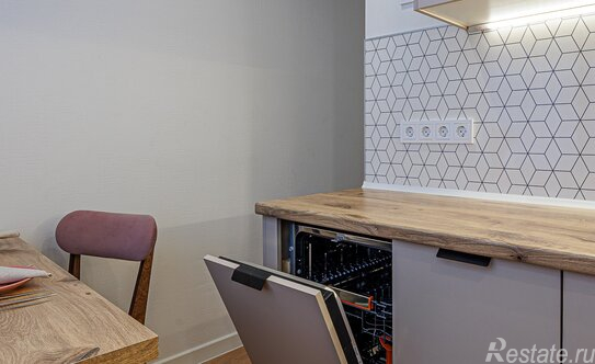 Продажа 3-комн квартиры на вторичном рынке Северный пр-кт,  д. 63 к2