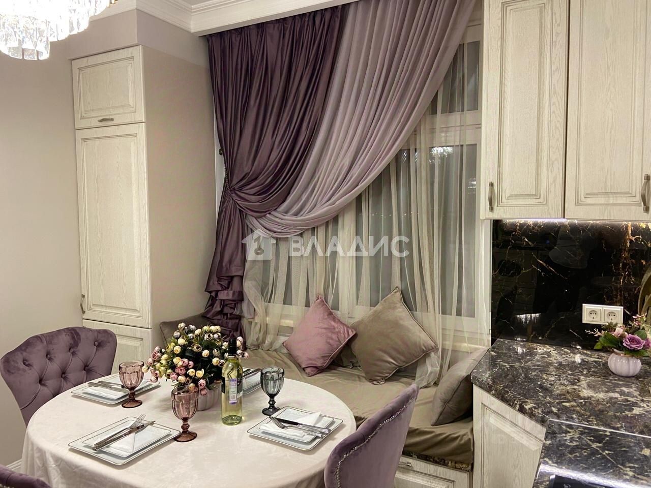 Продажа 2-комн квартиры на вторичном рынке улица Поляны, 5