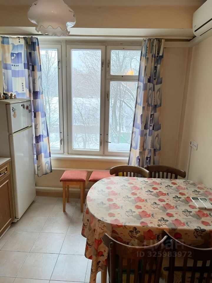 Продажа 1-комн квартиры на вторичном рынке Судостроительная улица, 27К3