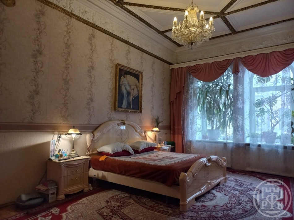 Продажа 5-комн квартиры на вторичном рынке Большой П.С. просп.,  д. 19