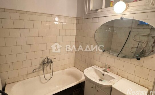 Продажа 2-комн квартиры на вторичном рынке Новощукинская улица