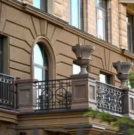 Продажа 4-комн квартиры на вторичном рынке улица Гамалеи