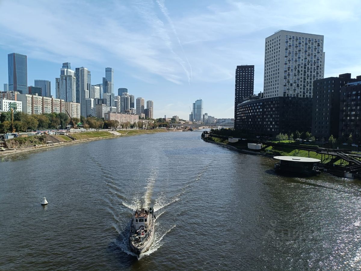 Продажа 4-комн квартиры на вторичном рынке Береговой проезд, 1Б