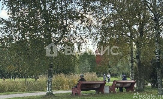 Продажа 2-комн квартиры на вторичном рынке Апрельская улица,  д. 5