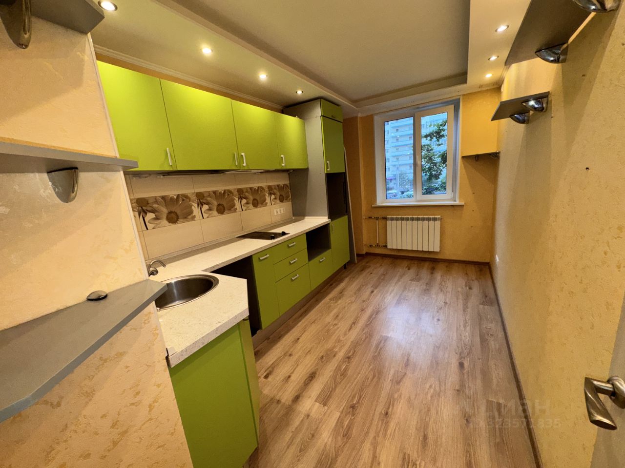 Продажа 2-комн квартиры на вторичном рынке Комендантский проспект, 21К2