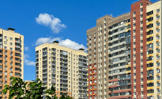 Продажа 2-комн квартиры на вторичном рынке Зенино, улица Камова,  д. 3 к1