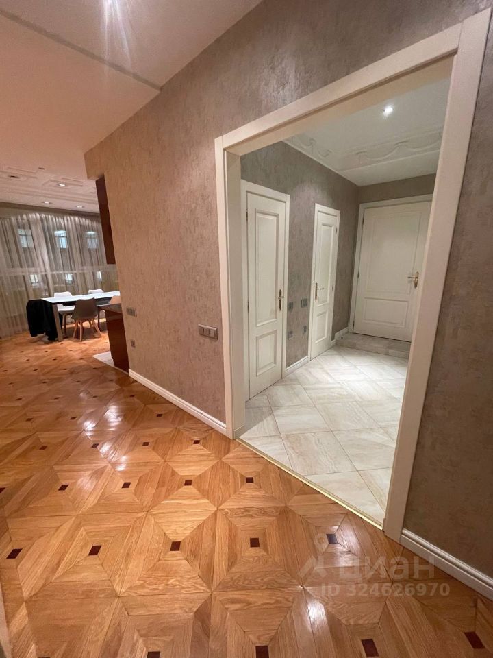 Аренда 4-комн квартиры на вторичном рынке Парадная улица, 3к2