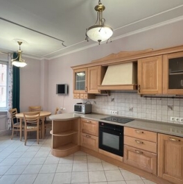 Продажа 3-комн квартиры на вторичном рынке улица Кутузова,  д. 11 к2