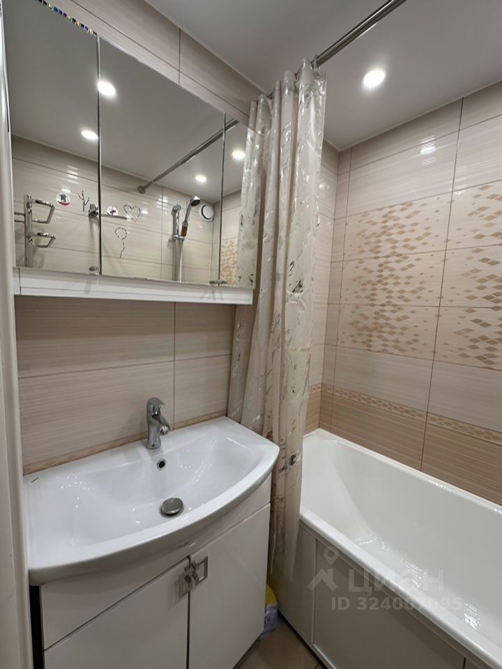 Продажа 3-комн квартиры на вторичном рынке улица Лени Голикова, 52к4